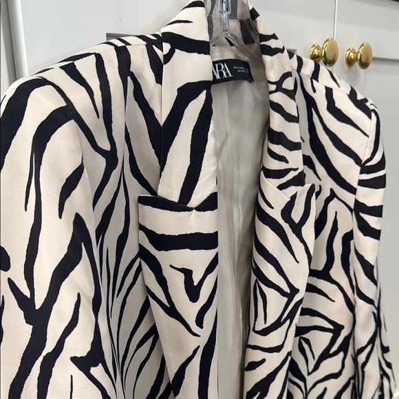Zara Women's Zebra Blazer XXL - Picture 4 of 5